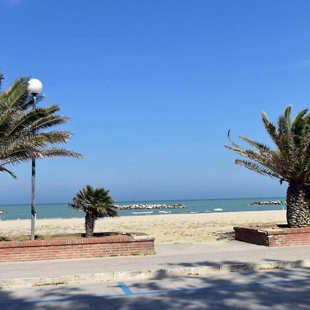 Casa Vacanze/Soggiorno Lavoro A Porto San Giorgio Exterior foto