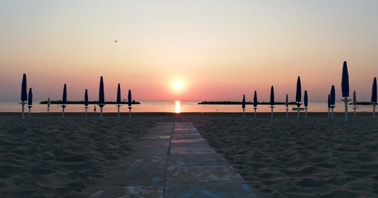 Casa Vacanze/Soggiorno Lavoro A Porto San Giorgio Exterior foto